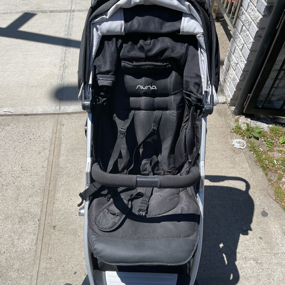Tavo Nina stroller in Caviar